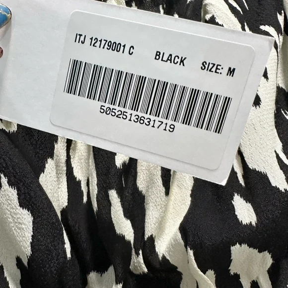 Traffic People Sofia Crop Top
Women's - Size Medium - Picture 4 of 7